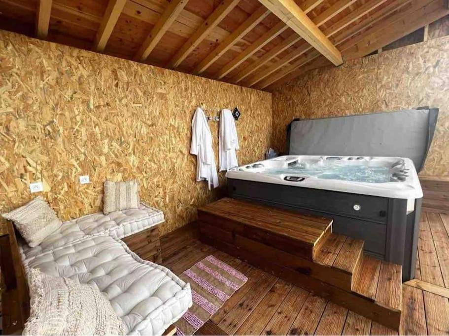 Gite A La Ferme Avec Jacuzzi Et Piscine Chauffee Saint-Felix-de-Tournegat Bagian luar foto