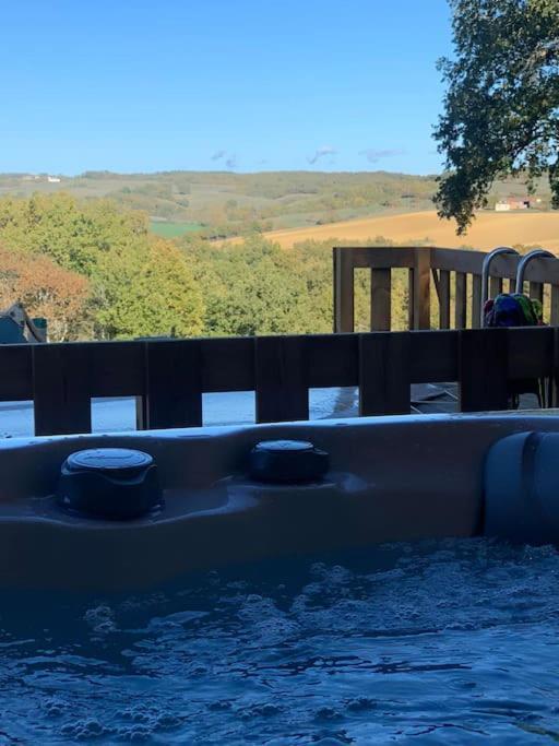 Gite A La Ferme Avec Jacuzzi Et Piscine Chauffee Saint-Felix-de-Tournegat Bagian luar foto